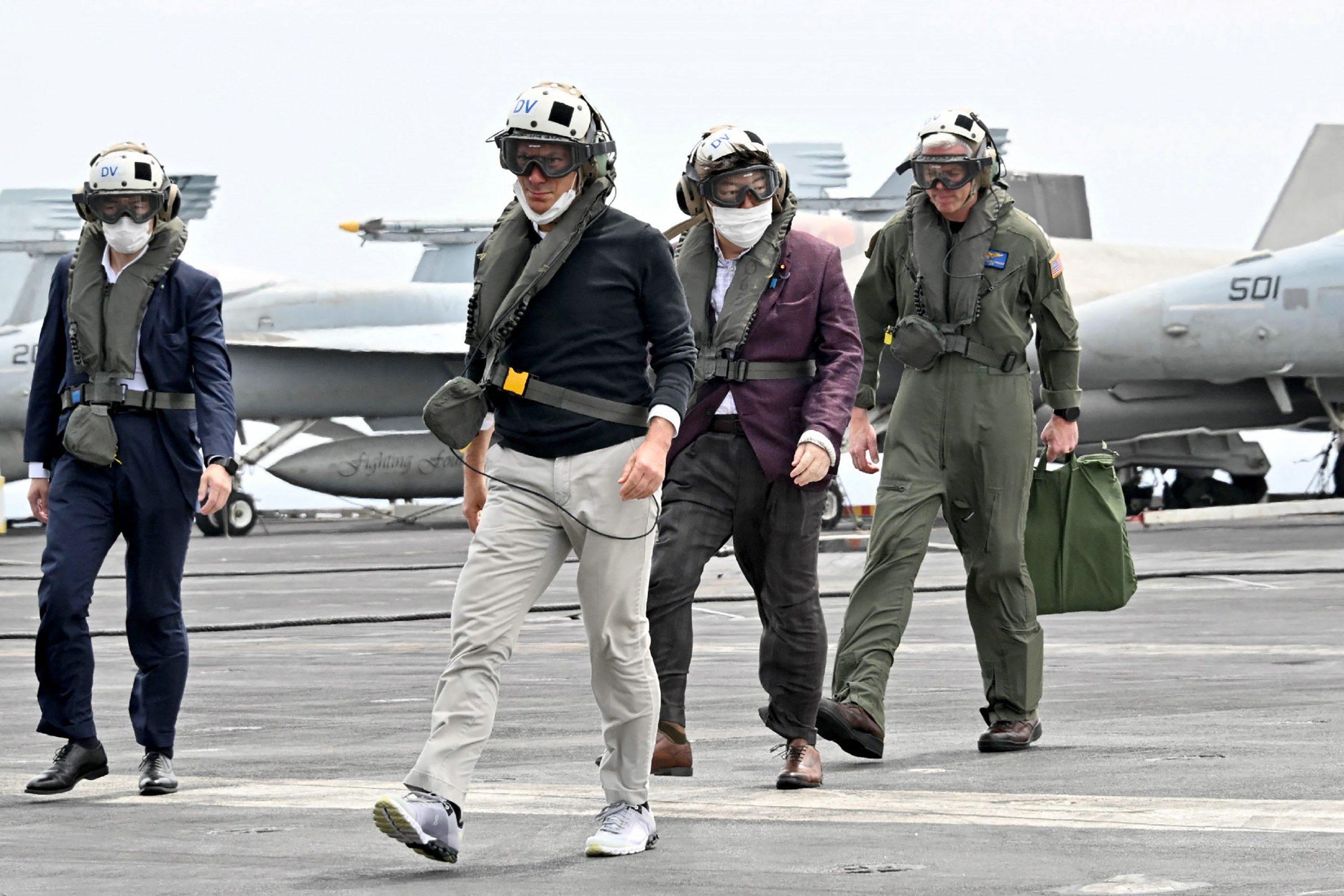 日本／剑指中朝威胁 外长美大使登林肯号