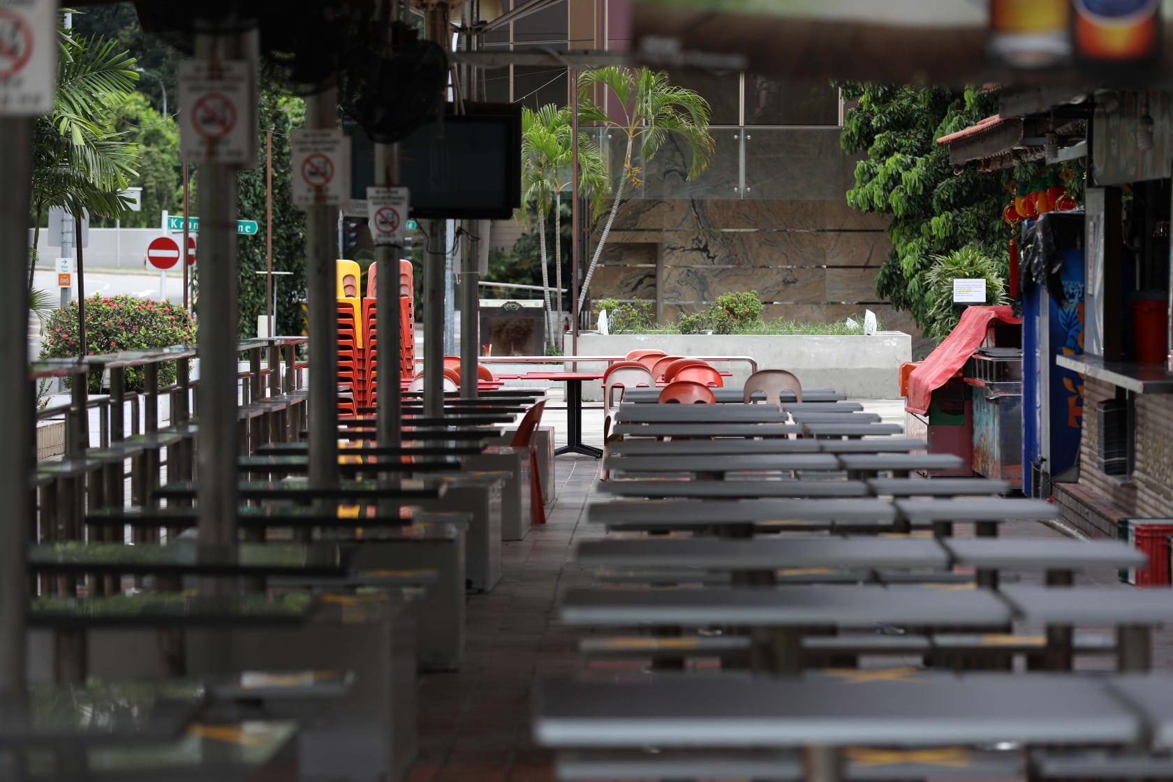 李显龙：冠病疫情虽已好转 新加坡仍未脱离险境