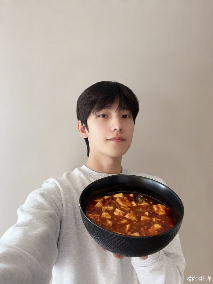 杨洋被困上海 新剧受影响延期开机