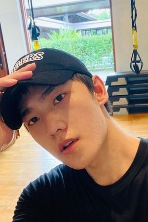 杨洋被困上海 新剧受影响延期开机