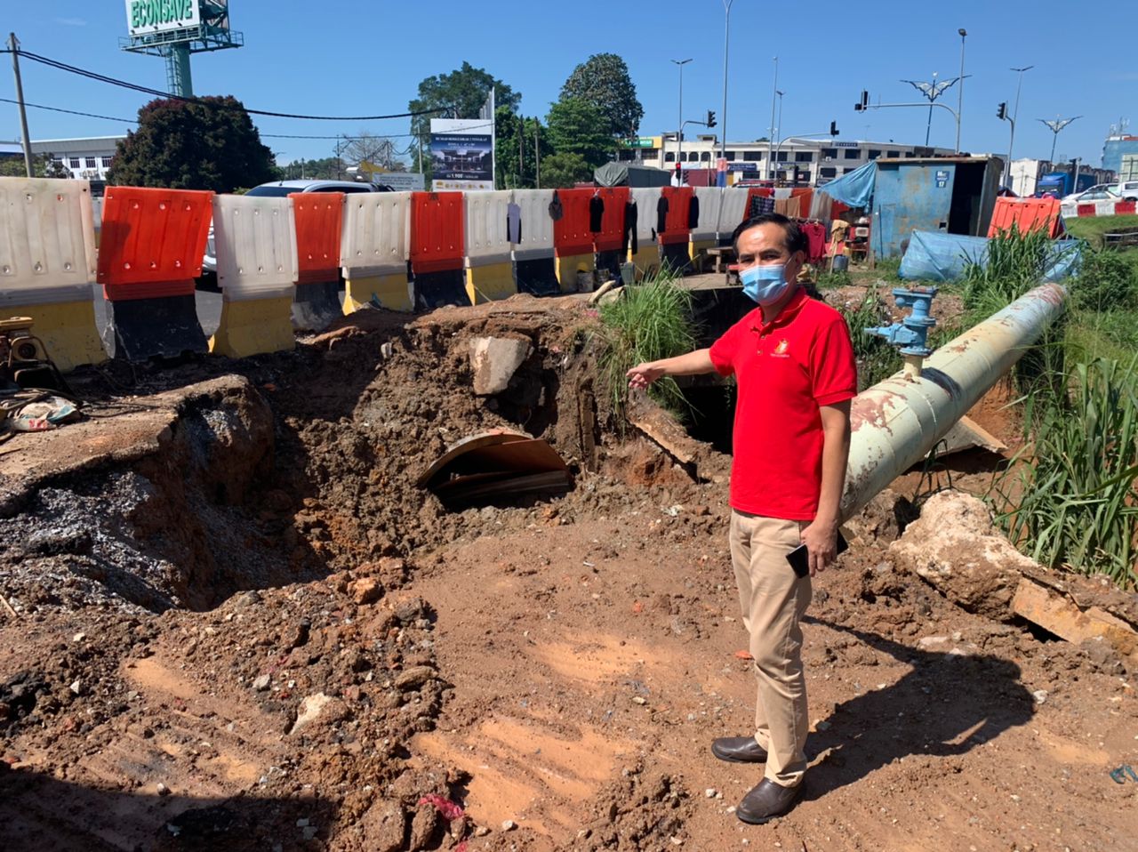 柔:周忠信文告:周忠信会见公共工程局局长,跟进数民生工程项目进展