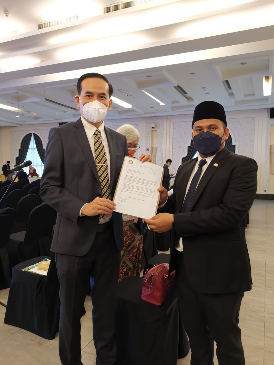 柔:周忠信致函莫哈末法兹里 要求优先处理道路照明拨款申请