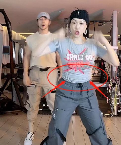 模仿刘畊宏大妇做运动 钟丽缇腰间赘肉现形被酸