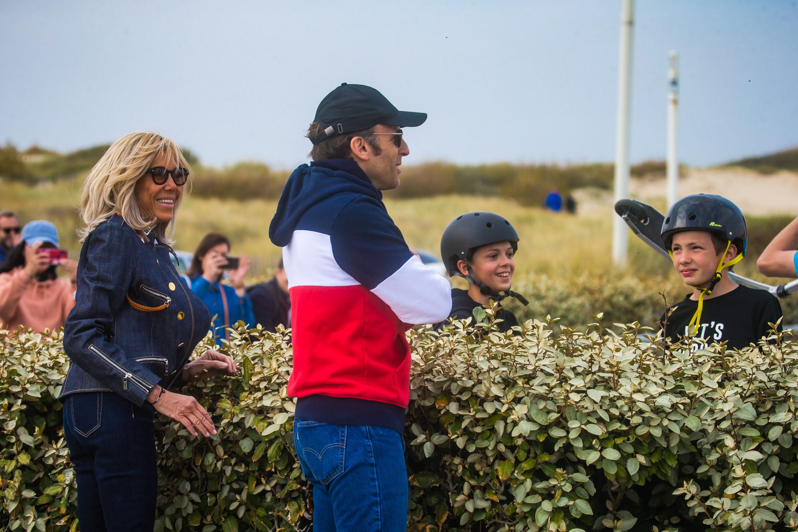 法国总统大选二轮投票 马克龙与马琳勒庞一决胜负