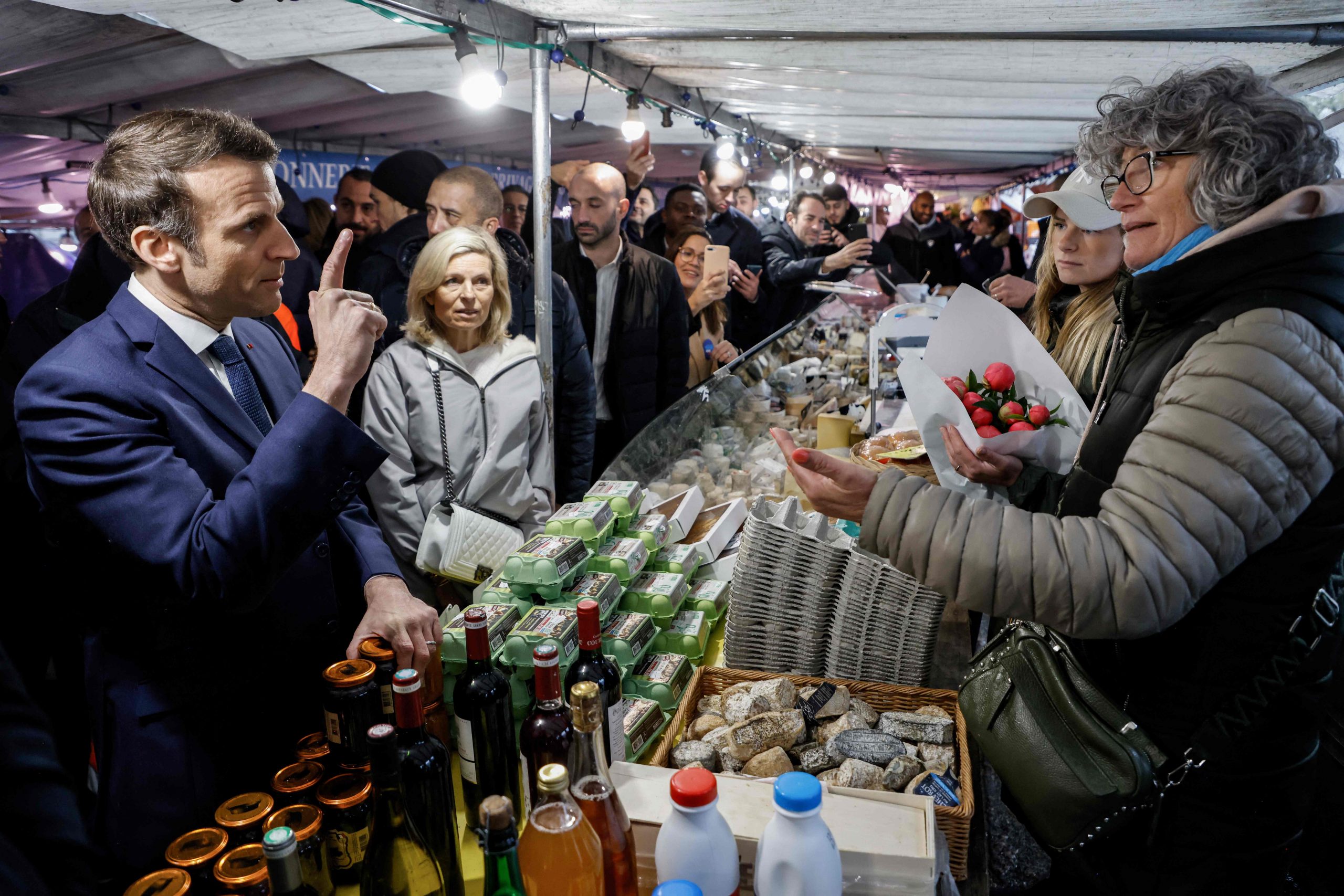 法国总统选举星期日首轮投票 马克龙领先优势收窄 结果难料