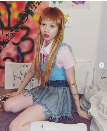 泫雅晒辣照现“残样” 网讽像嗑药