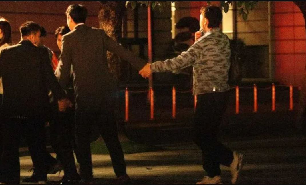 深被目击酒后男男拉手 郑元畅懒理影射