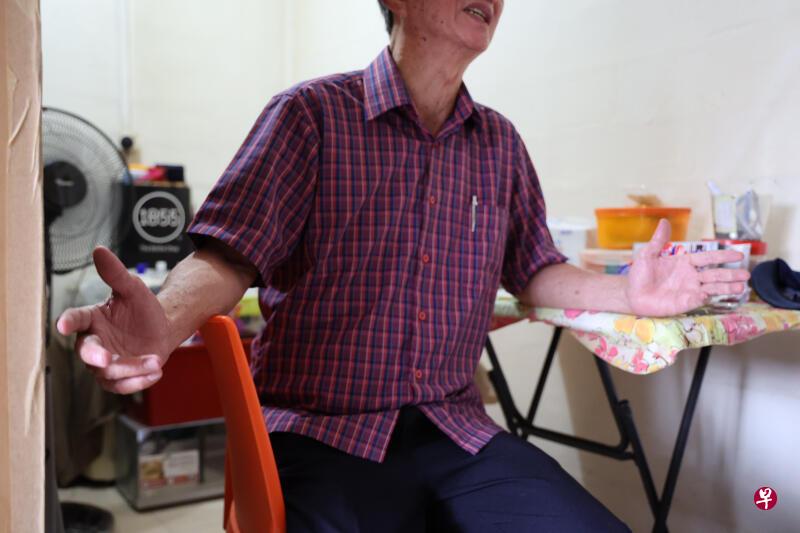 父子狱中相见 七旬前囚犯悔不当初