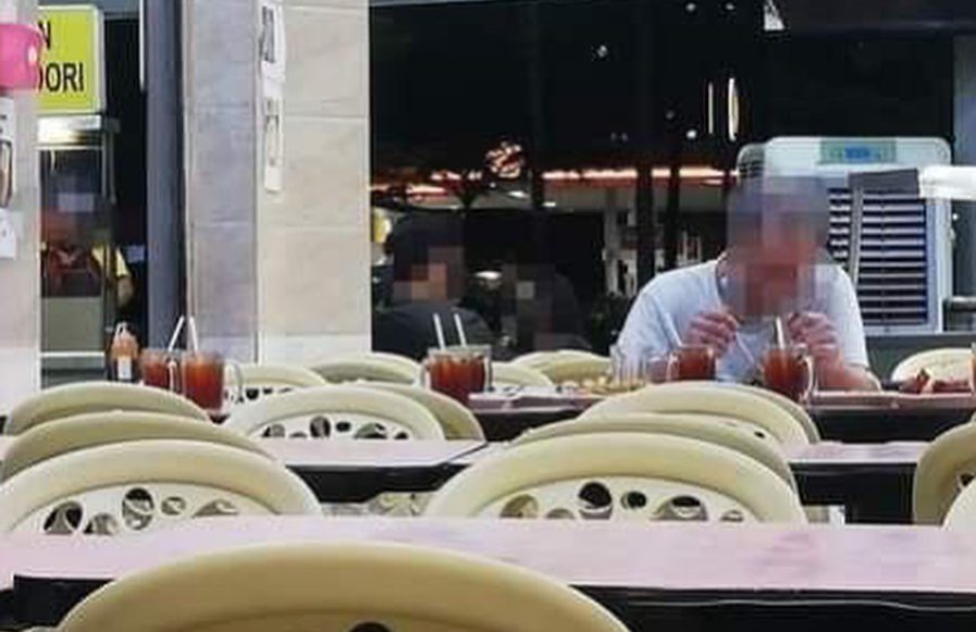 独家|点8人餐1人吃|“他10天没来了” 孤味中男有四坚持