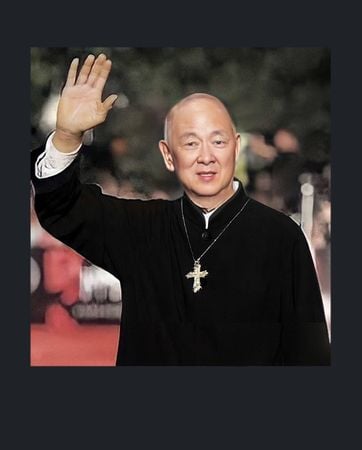 王羽遗照穿黑色教服 王馨平希望来生再当父女