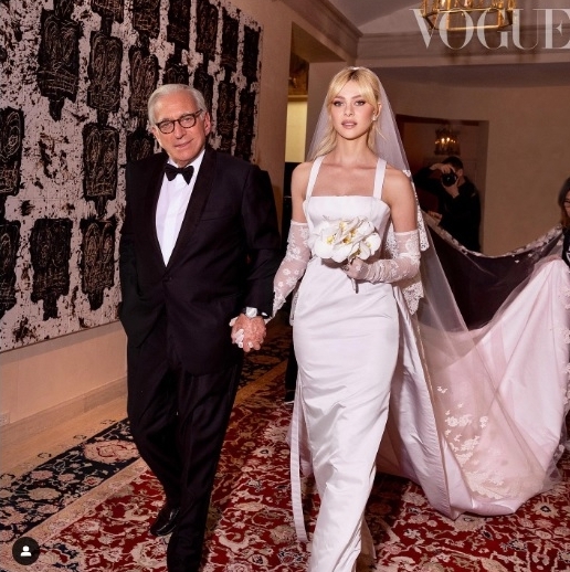 疫情战火中办奢华婚礼挨批 妮歌拉佩兹洗白麻林不仁