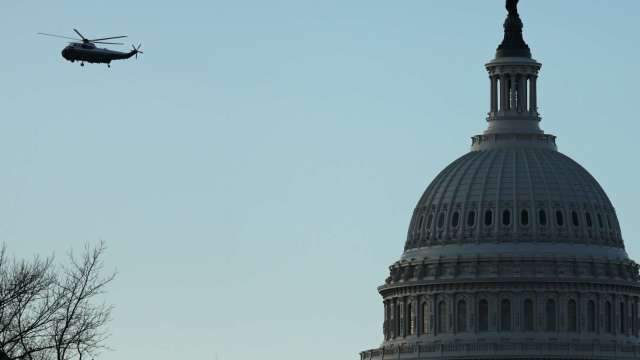 看世界两图）陆军跳伞队飞机盘旋　美国会误当威胁疏散