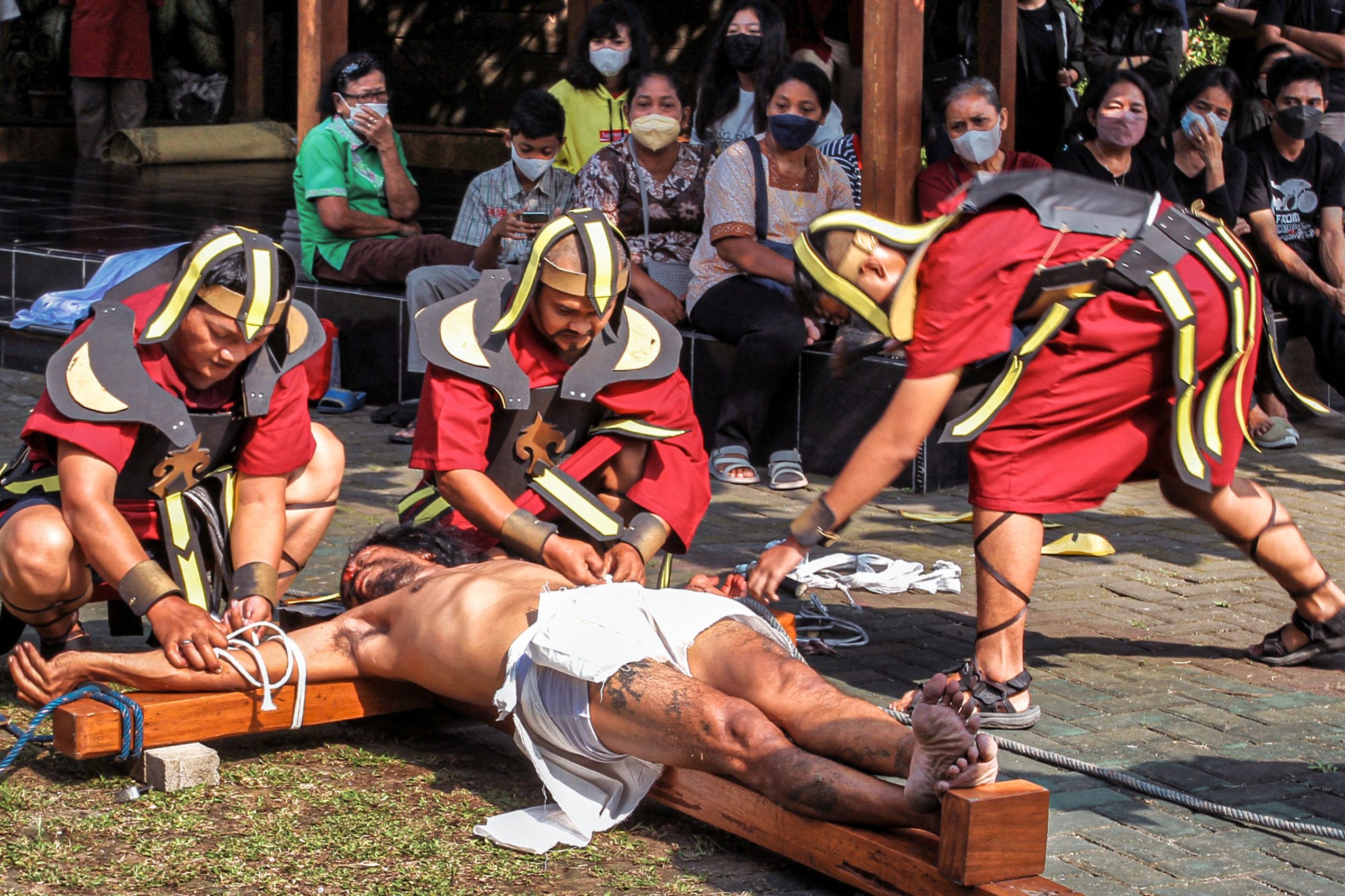 看世界各国耶稣受难日与复活节仪式
