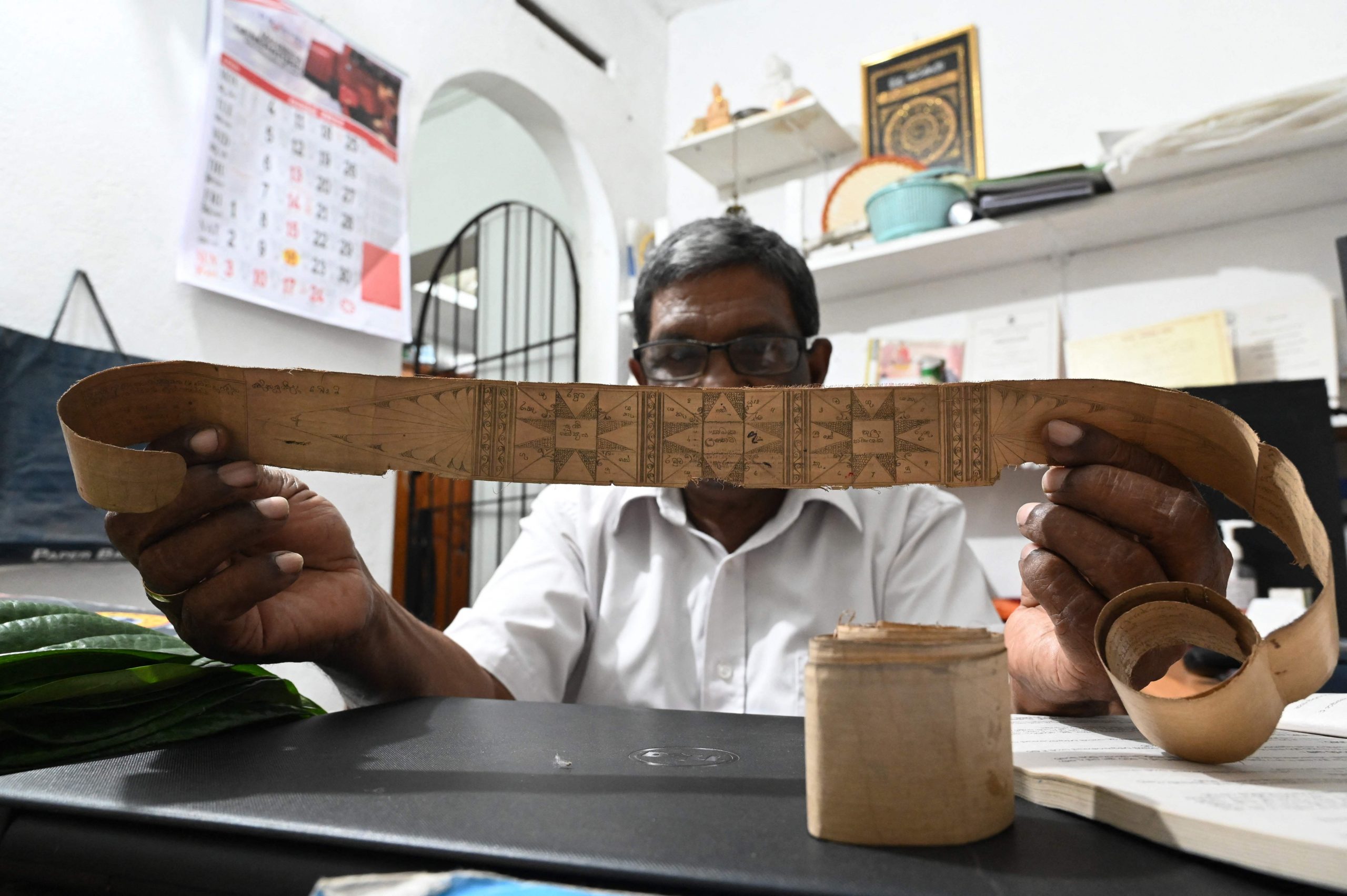 看世界)斯里兰卡政治人物迷信占星术 占卜师预示拉贾帕克萨家族将下台