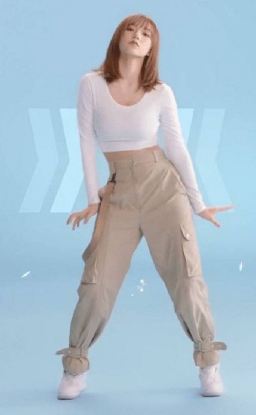 程潇穿紧身衣卖牛奶  被质疑打擦边球惹争议