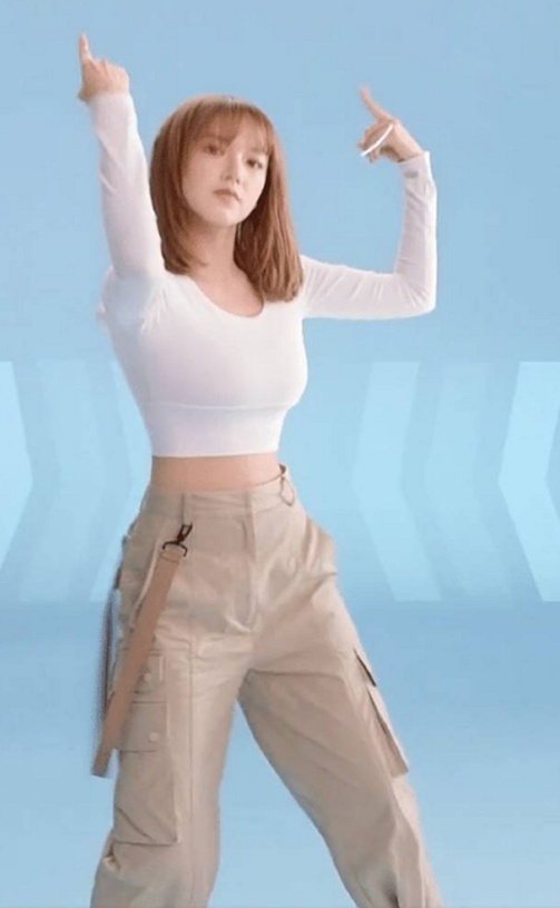 程潇穿紧身衣卖牛奶  被质疑打擦边球惹争议