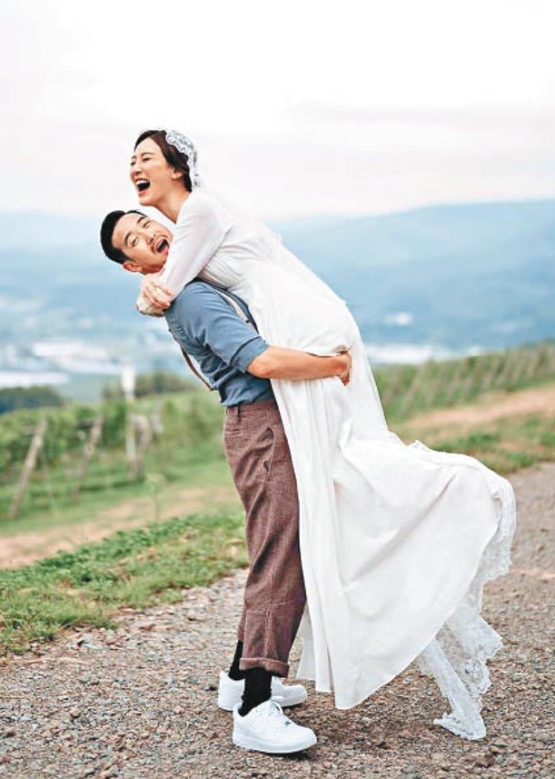 突删光结婚照  曾国祥王敏奕惊传离婚