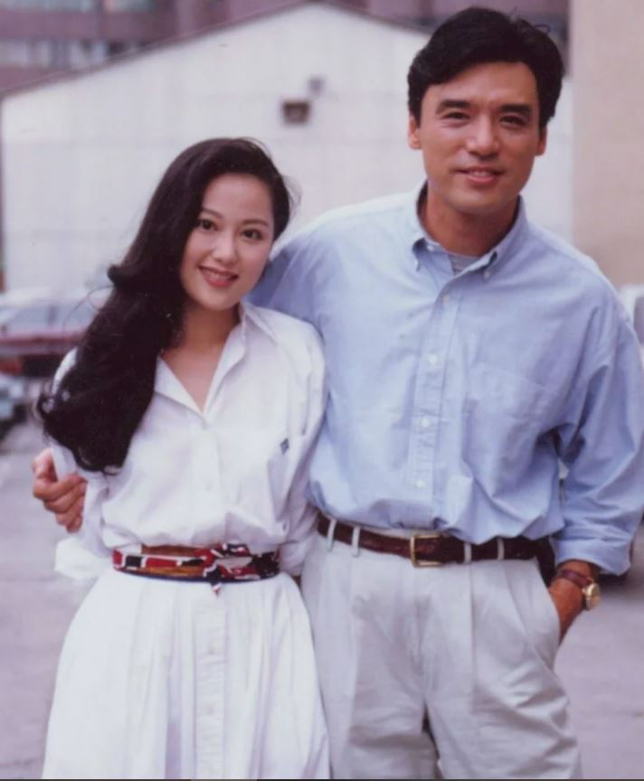 章小蕙当带货网红 真丝口罩被轰：像内裤