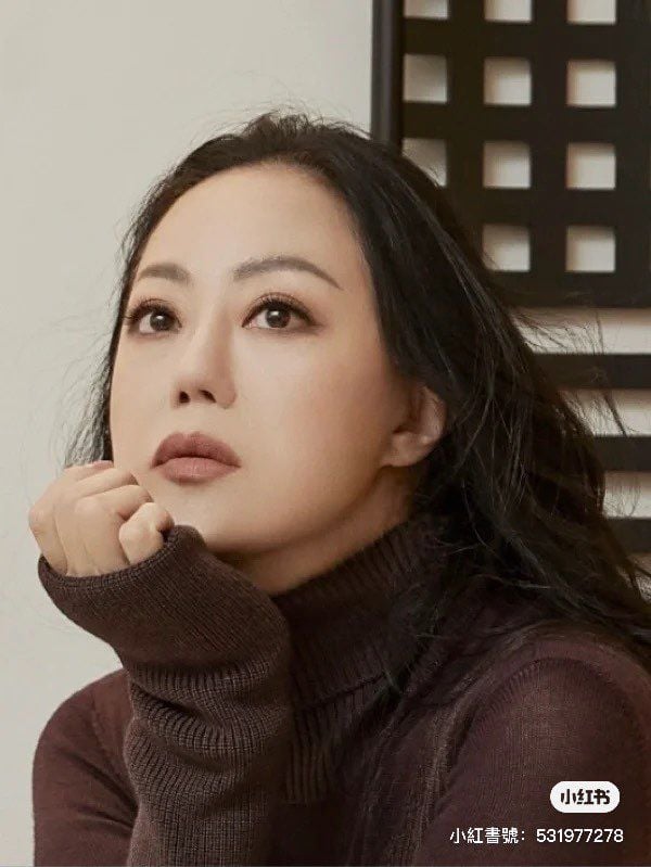 章小蕙当带货网红 真丝口罩被轰：像内裤