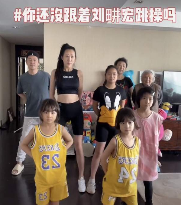 筹集物资派小区 陈浩民妻开直播被轰做秀