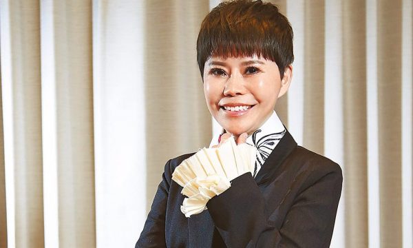 罹患帕金森氏症抱病登台开唱 詹雅雯惊传6日脑部开刀