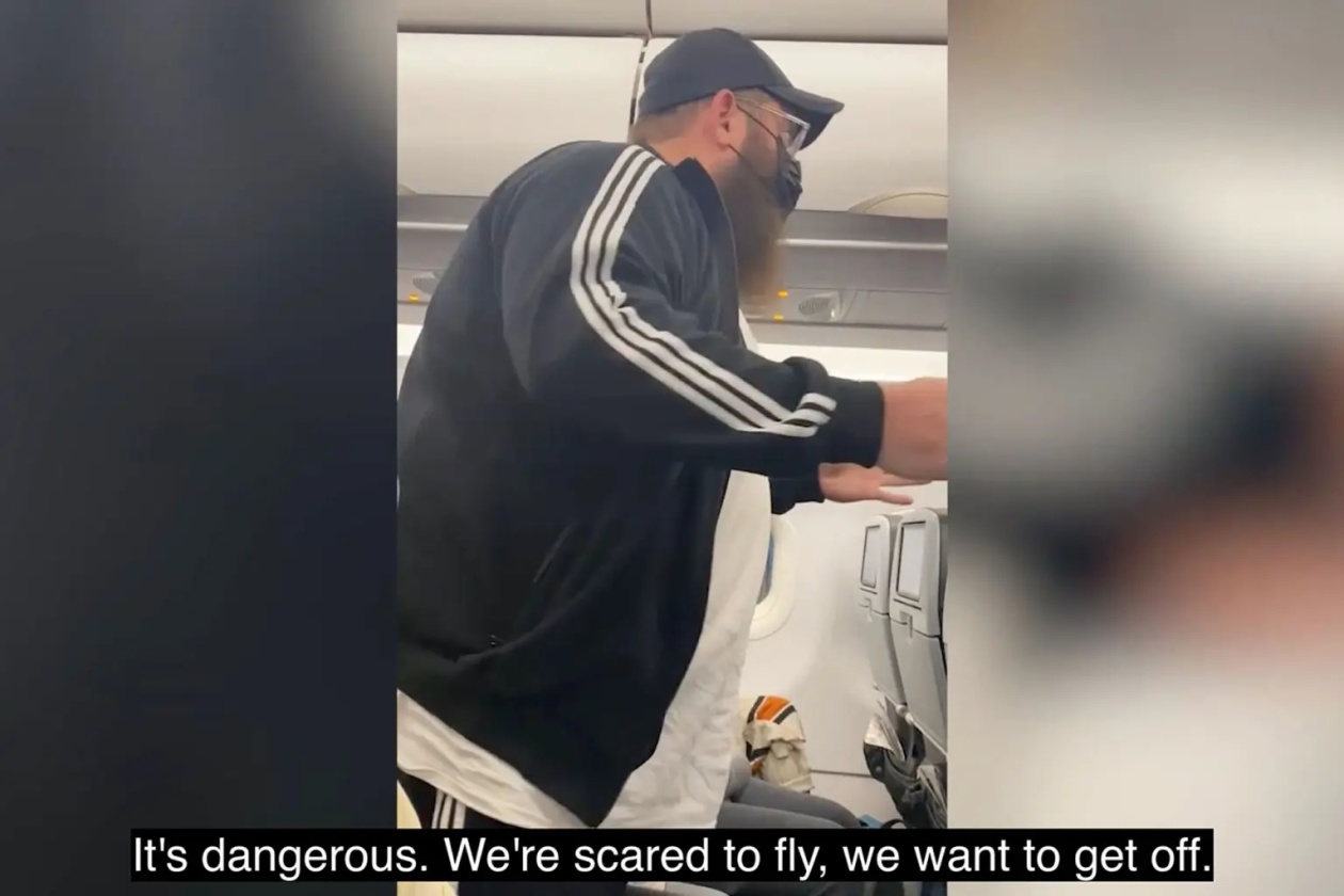 美国一航班连续4次着陆失败 引乘客恐慌高喊要下机