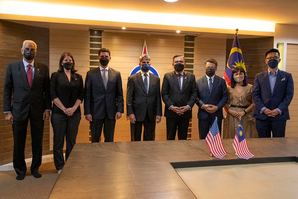 美国大使拜访陆兆福