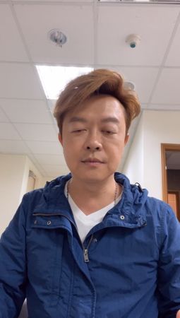 翁立友直播狂眨眼脸部抽搐 曾被医生断言:这是绝症