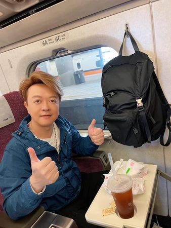 翁立友直播狂眨眼脸部抽搐 曾被医生断言:这是绝症