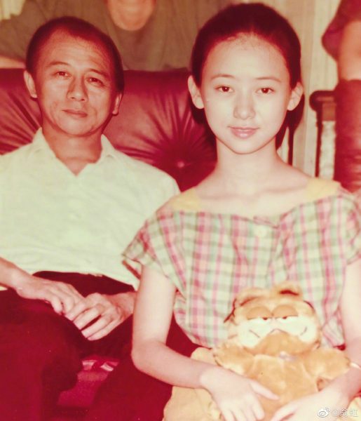  翁虹为父亲庆95岁高寿 曝翁爸打3剂疫苗仍染疫