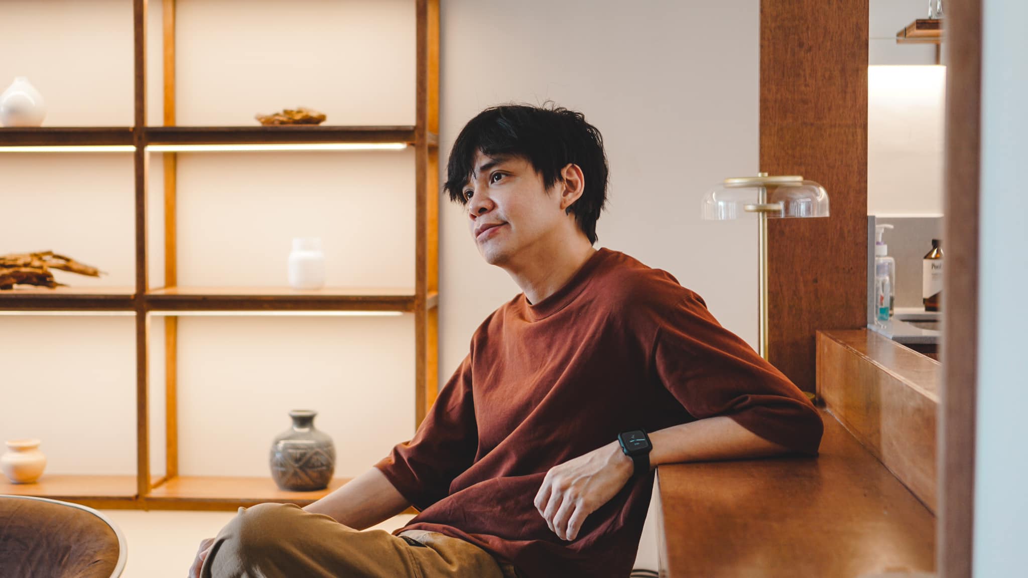 艺人DJ声援沈可婷 黄明志以全黑图控诉