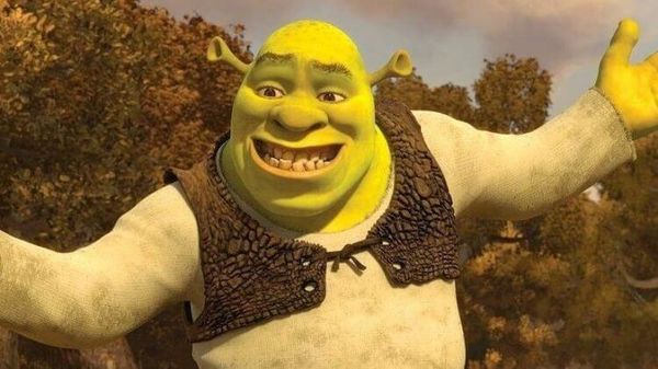 艾玛柯林内衣外穿走红毯 造型被笑像“史瑞克头盖骨”