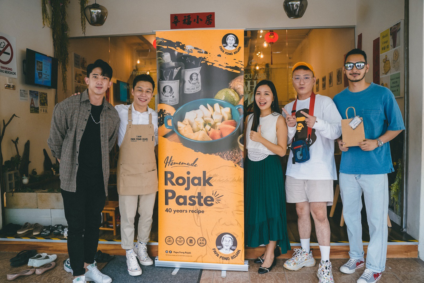 节目拍档成商业伙伴 JC劲程叶恩慈携手卖罗惹