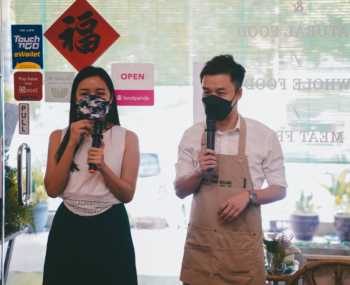 节目拍档成商业伙伴 JC劲程叶恩慈携手卖罗惹