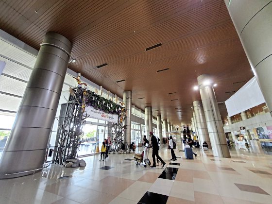 蔡羽／古晋机场的起降岁月