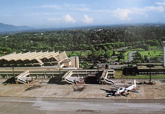 蔡羽／古晋机场的起降岁月