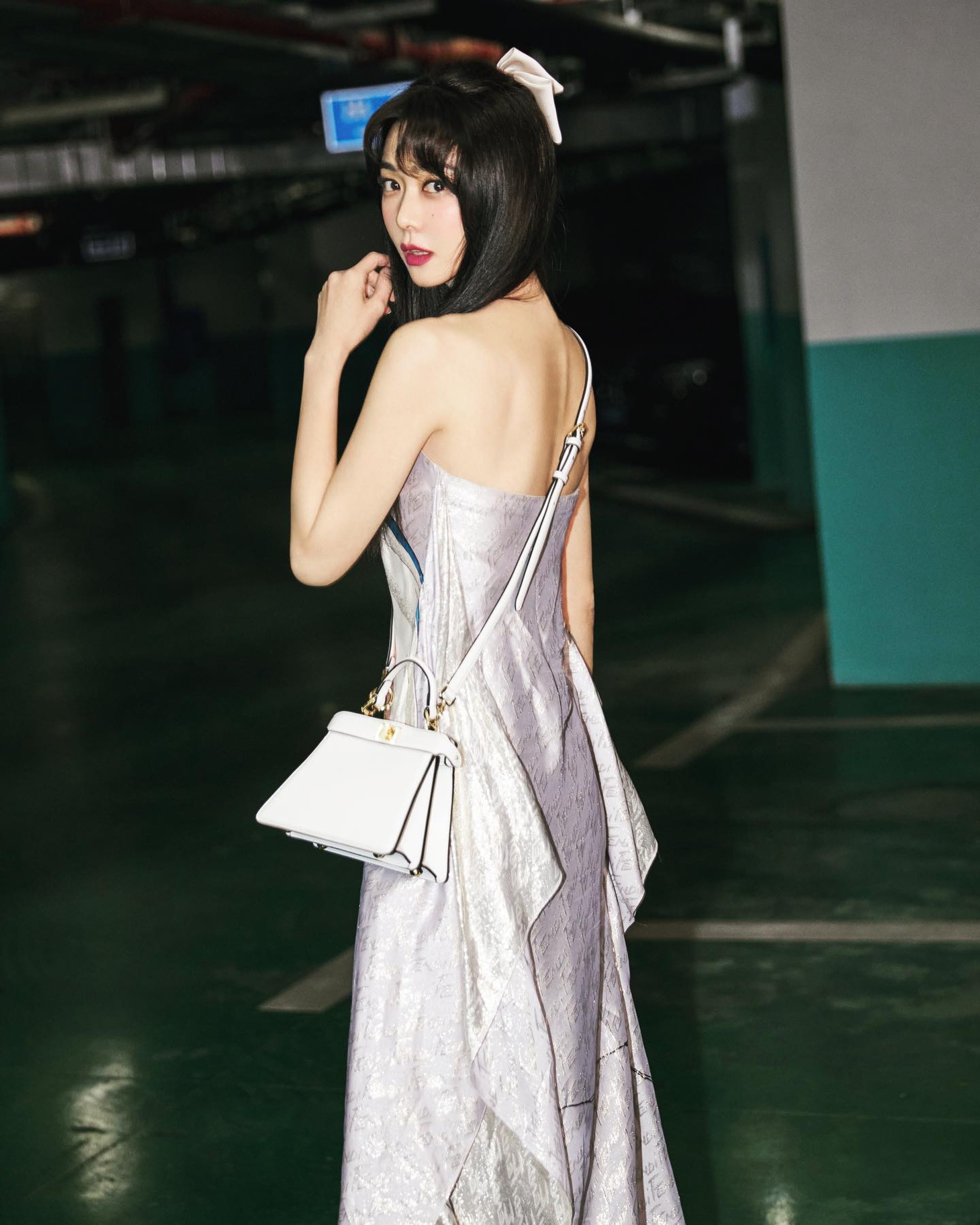 薛凯琪“撞脸”范冰冰 网民凭痣认人