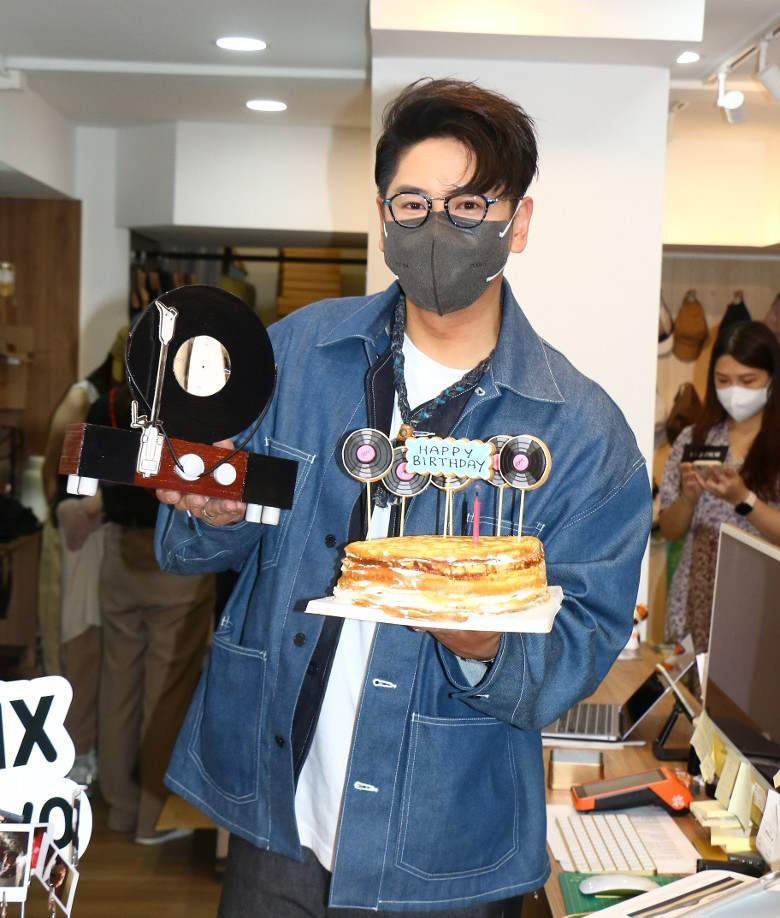 许廷铿冲凉被迫开视讯 郑欣宜还截图放上网