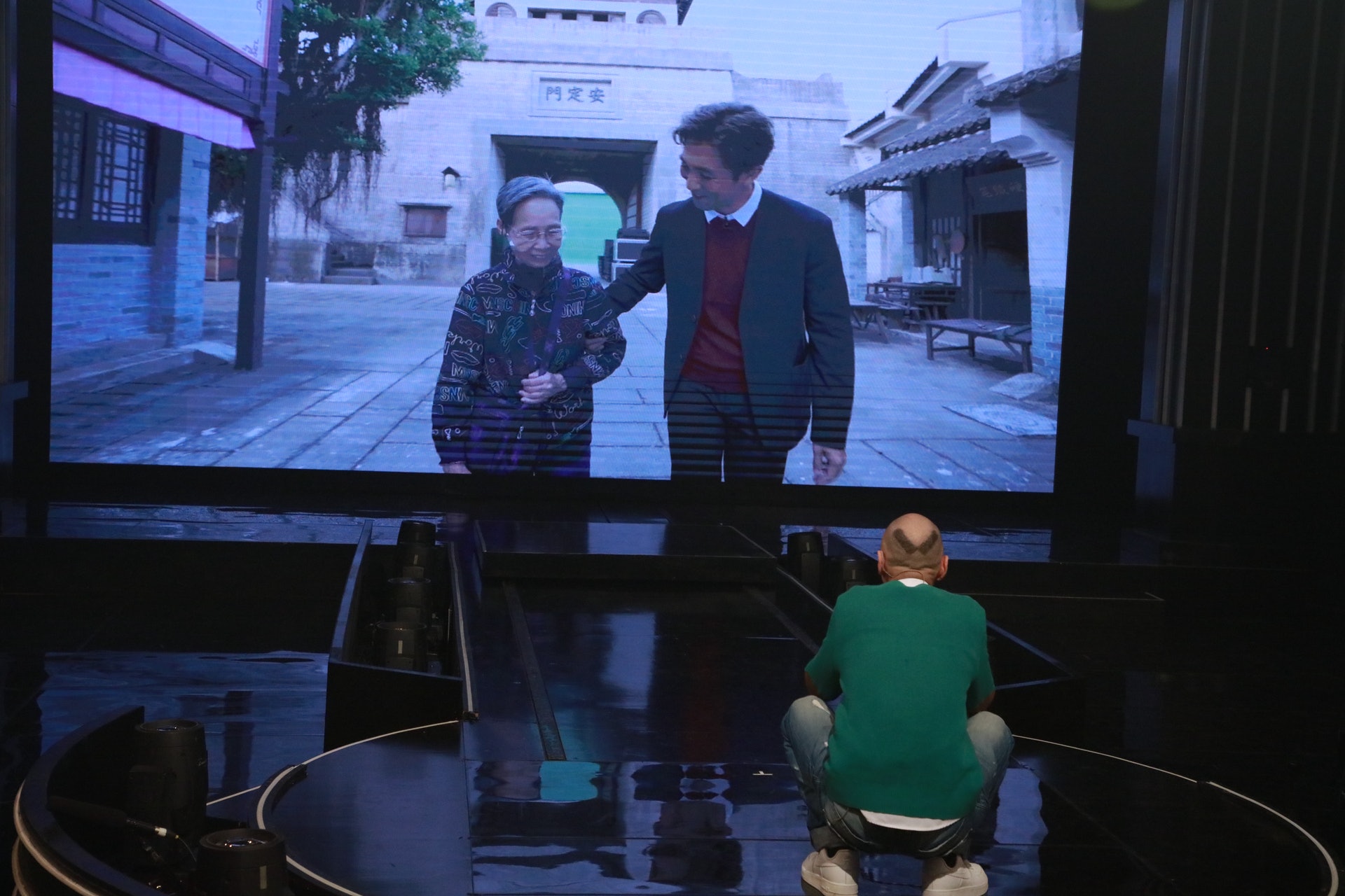 谭俊彦帮戴耀明圆梦 陪戴妈妈游电视城