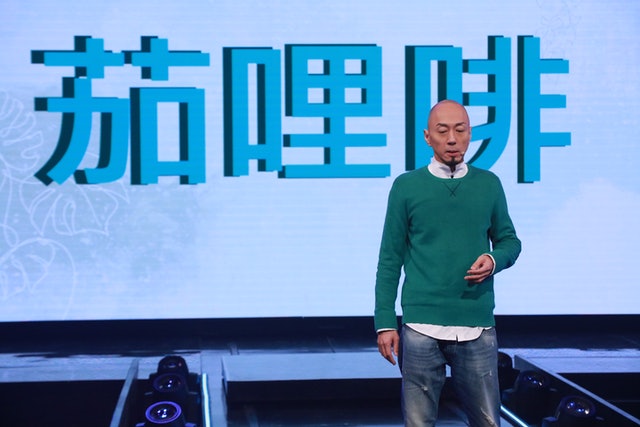 谭俊彦帮戴耀明圆梦 陪戴妈妈游电视城