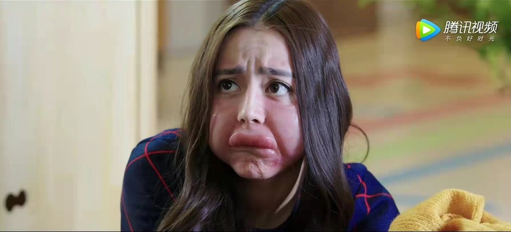 迪丽热巴黑历史流出 猪头脸比梁朝伟香肠嘴更狂