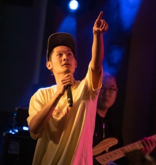 金曲歌王无套偷吃20岁嫩妹 妻痛诉:当时我还怀孕