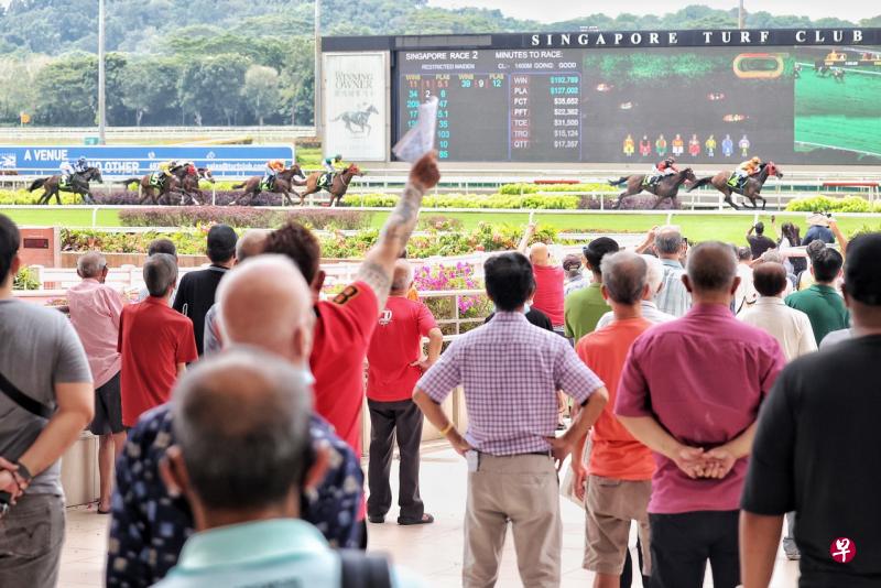 防疫关两年 狮城马场重开人潮涌