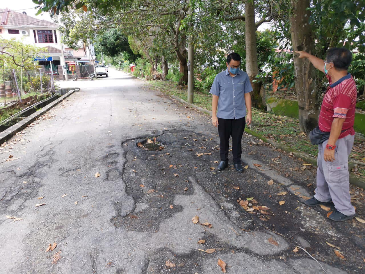 雅凌住区路烂半年没修 李健聪抨关丹市厅效率