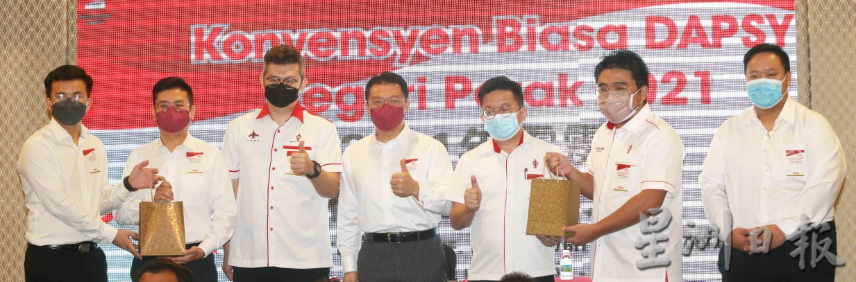 霹：第二版头／霹雳州社青团改选 吴家良当选新任团长