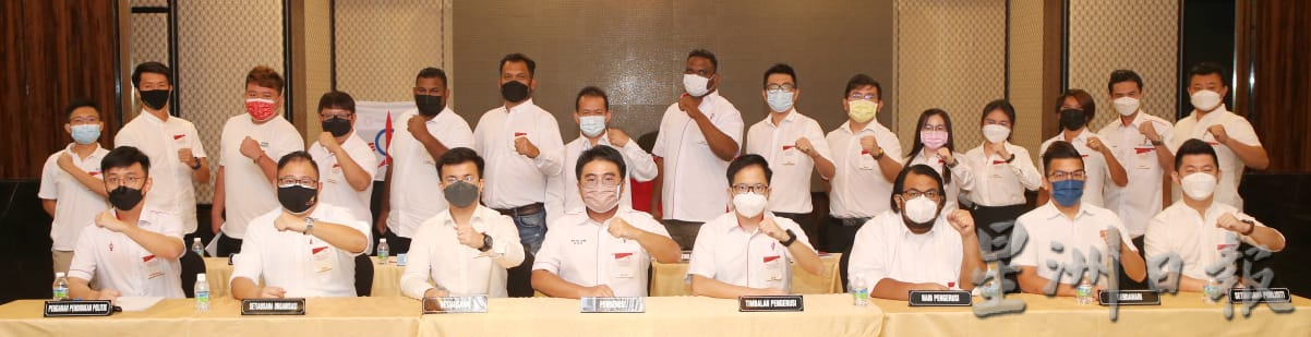 霹：第二版头／霹雳州社青团改选 吴家良当选新任团长