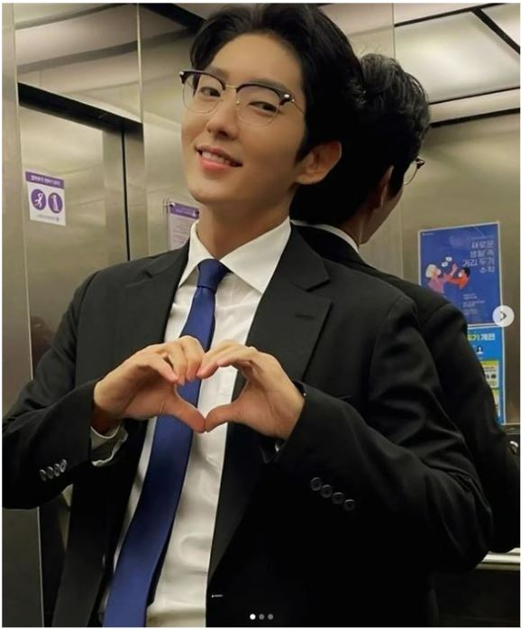 韩国解封首日 李准基确诊新剧停拍