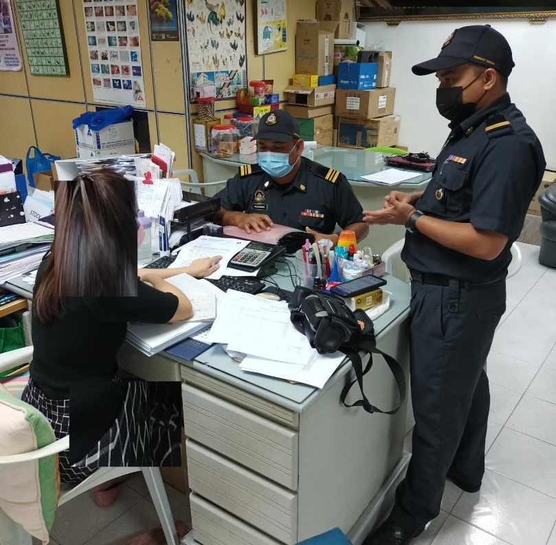 鸡价超出统制价 曼绒3养鸡企业受查