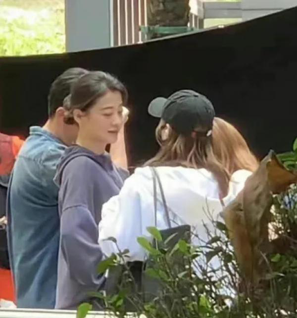 黄渤小区拍戏 不戴口罩遭驱赶