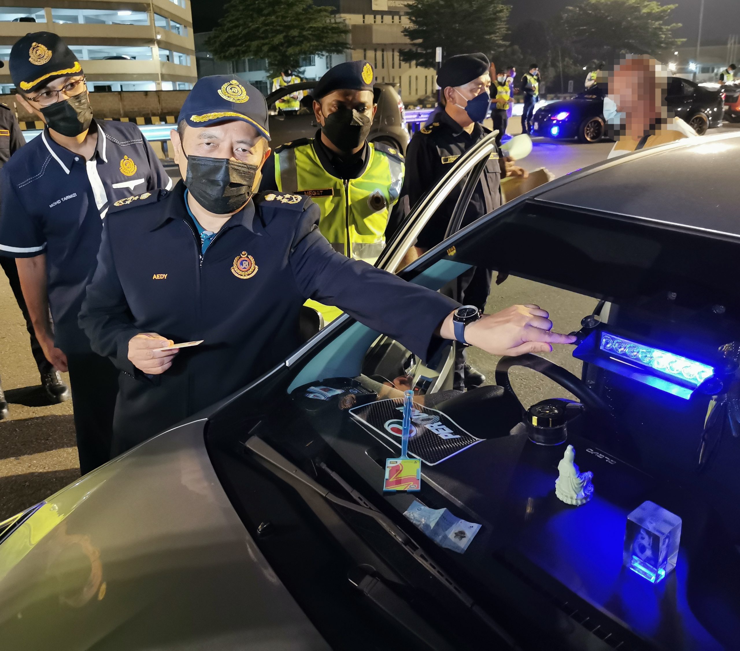 （全国版）陆交局邀全民当耳目监督开斋节安全驾驶，民众可通过手机应用程式举报违规行为